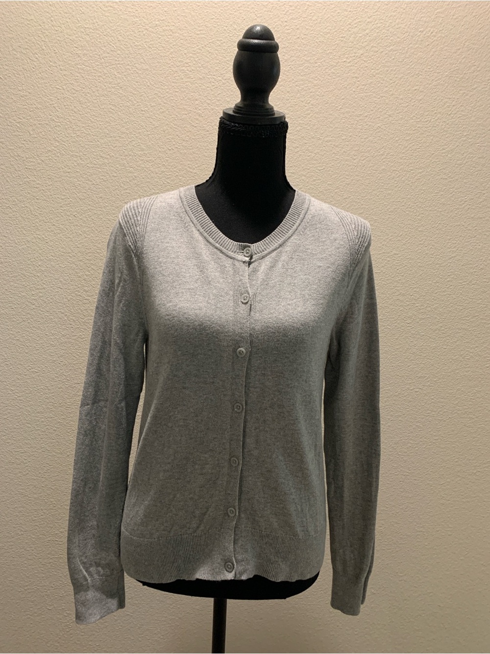 Banana Republic Light Gray Women's Button-Front Cardigan (Size S)